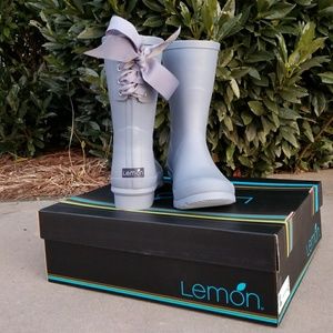 Lemon collection rain boots in "Haze" blue